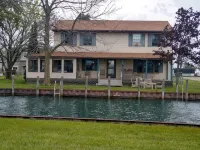 Spacious Home Off Lake St Clair On Harsens Island - Homestays