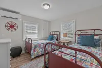 New WATERFRONT home in Portsmouth! - Homestays