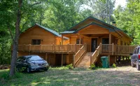 Modern Cabin on wooded 20 acres with scenic view