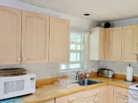 Spacious 4 BR Home, Steps to Lagoon, Minutes to Downtown Oak Bluffs and Beaches! Hotels in Oak Bluffs