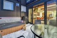 skiNewpark33: Walkable w/View, Deck, Hot Tub, Garage - Wifi