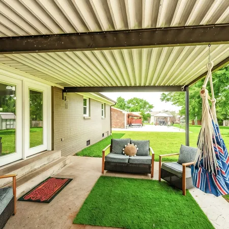 Spacious Home in Quiet Neighborhood - Half Mile from Historic Gallatin Square