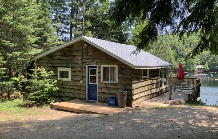 HIDEAWAY - COZY 2 BEDROOM WATERFRONT COTTAGE SPRING, SUMMER 2025 AVAILABILITY!