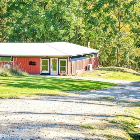 New Converted 3BR, 2BA barn, in wild, wonderful West Virginia with AC, WiFi Отели в г. Огайо