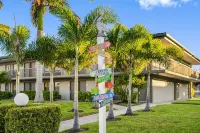 Condo at the Bay with Resort-Style Amenities, Pool, Tiki Bar - Wifi
