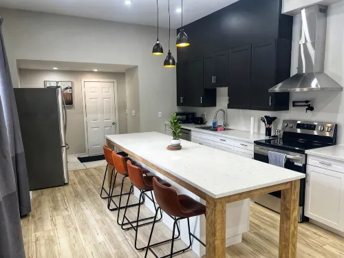 The Huron House -Relaxing getaway just steps away from Lake Huron! - Boutique