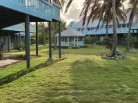 2-Bed Loft-Style Condo on the Water, WiFi, Pool, AC; Walk to Restaurants & Beach Hotels in 