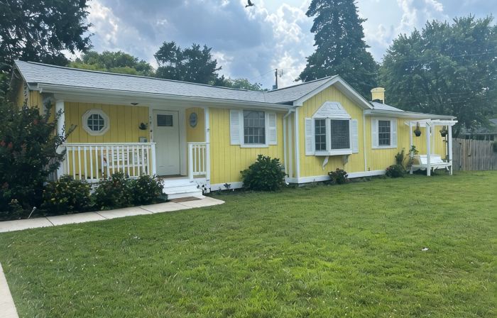 Escape with Your Pet to Sunny Place Cottage!