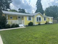 Escape with Your Pet to Sunny Place Cottage! - 4-Star