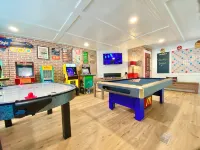 Time Traveler - Hot Tub, firepit, grill, games, and fun!