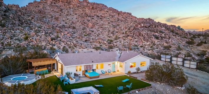 Neon Moon: The Cosmic Experience w/ Pool & Spa Hotels in Joshua Tree
