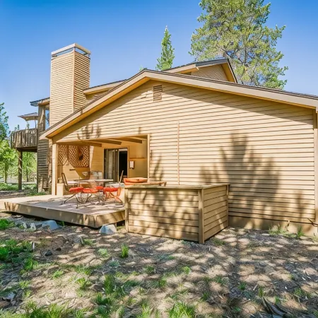 Cozy Sunriver Home w/ AC, Fireplace, HotTub, 8 SHARC Passes, Outdoor Heaven
