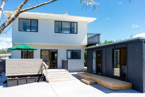 Dillon Darling - fun family holiday home, close to village and beach, sleeps 11! - Homestays