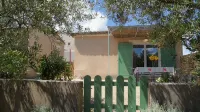 A Mazet at the Foot of the Alpilles (2 Stars) - 2-Star