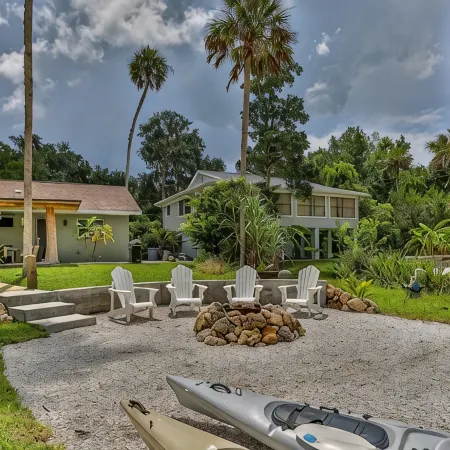 Waterfront Kings Bay, Swim in Springs off the boat dock - Kayaks incl.