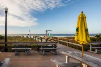 Luxurious Oasis ~ beachside 2 bedroom condo w/pool - 2-Star