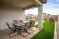 3 BR home w/Pool & Game room - สระว่ายน้ำส่วนตัว