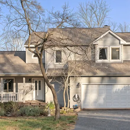 Beautiful Home with Gamers Paradise Game Room!