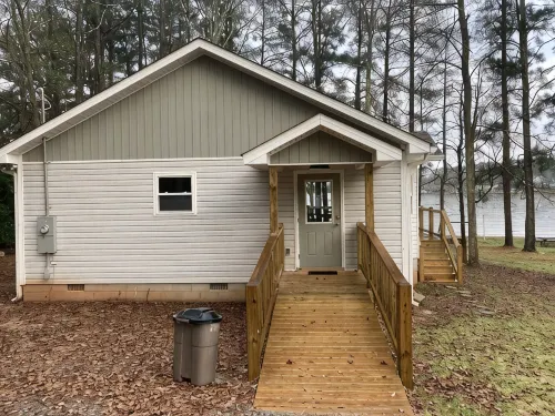 Nice cottage located on Lake Sinclair.   Lots of room with great views