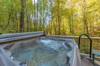 Creekside Cabin • Hot Tub • Decks - Chalets
