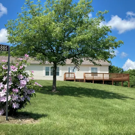Family-Friendly Home. Sleeps 14. Just minutes away from Mark Twain Lake.