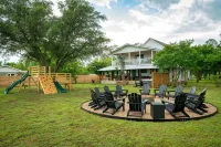 Hot Tub, Tree House, Speakeasy, Outdoor Games, Fire Pit, Arcade Games, Farm Stay - Wifi