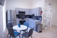 Royal Suite Modern Studio Downtown On The Square - Apartments