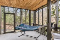 Spacious Mountain Cabin for 8