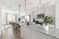 Modern Upscale 4-bedroom condo in Raleigh! - Bungalows