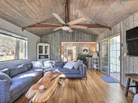 Spring Season Our Cabin Home Backing Preserve with Deck, Grill and Gas Fire Pit Hotels in Pine