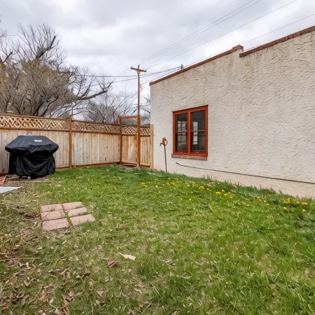 Sage Creek Hacienda - located in downtown Cody; sleeps 5!