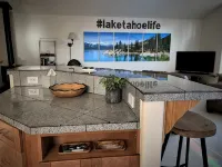 Spacious Tahoe Home w/Hot Tub & EV Charger Just 3 Blocks to Kings Beach - 무료 와이파이
