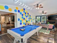 New Game Room-Snow Cones-Pet Friendly-Dock-Fire Pit-Kayaks-Paddleboards- Hotels in Stephens County