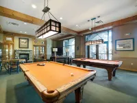 Slope Views, Cozy 2 King Beds, Pinball, Short 5 minute Walk to Everything!