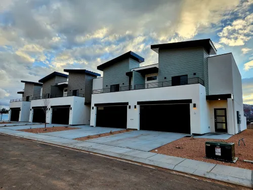 Beautiful New Kanab home with private hot tub! - Bungalows
