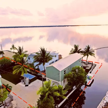 Upscale ocean front home & easy canal boat access to Gulf or Atlantic
