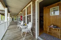 Downtown Manteo Studio - 12 minutes to OBX beaches! - balcony