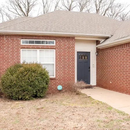 3 bed, 2 bath Luxury Home- SteamPunk Station close to everything!
