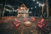 Cozy Poconos Getaway with Firepit, Beach & Lake Access. Minutes to the Beach - Wifi