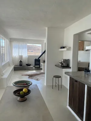 An architectural oasis with large swimming pool, along a breath-taking scenery. - Villas