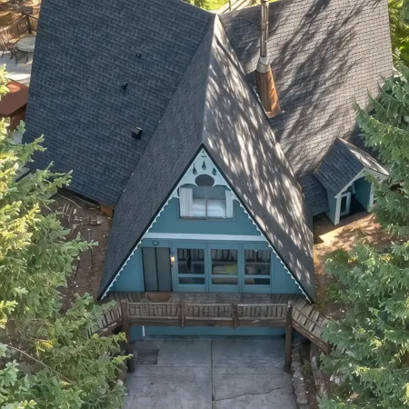 Pet Friendly, 10 Guests, Walking Distance to Payette Lake/Downtown, Hot Tub!