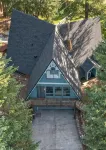 Pet Friendly, 10 Guests, Walking Distance to Payette Lake/Downtown, Hot Tub!