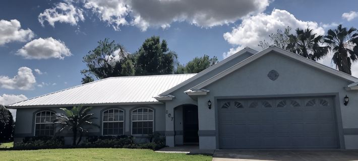 Beautiful completely remodeled home across the street from Lake June! ハイランズのホテル
