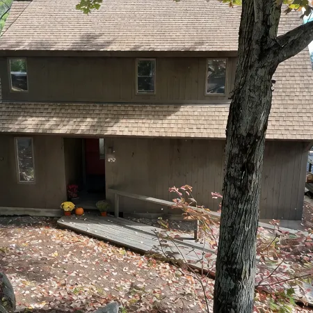 Experience lake life! Beautiful, light-filled Grantham condo near Lake Sunapee
