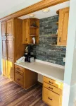 Spacious 4-bedroom house with private access to river in Willow River State Park - Homestays
