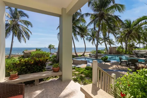 Two Bedroom, Beautifully Decorated, Ocean Front Condo - Gold Standard Approved - Homestays