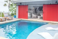 Waterfall Oasis - Ocean Views, Minutes to Magens Bay & Private Pool! - 수영장