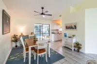 🍹🌞 Coastal Getaway! Heated Pool, Private Patio, Fenced Yard, 5 miles to Beach! - Wi-Fi