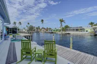 New!  Hidden- Speakeasy-penny floor. 3bd 3bath Boat dock & Walk 2 town FABULOUS - Wi-Fi