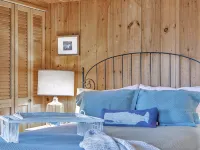 Sunset House: Rustic Maine Cottage Perched High Above Fishing Village with Harbor Views Hotels in Saint George